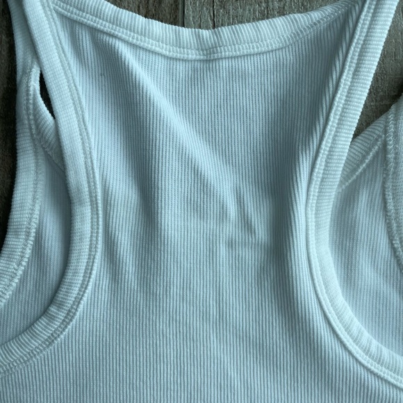 NWOT- Ribbed Crop Top - Picture 4 of 5